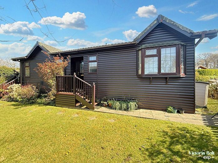 2 Bedroom Lodge For Sale In The Thatches Holiday Village, Modbury, PL21