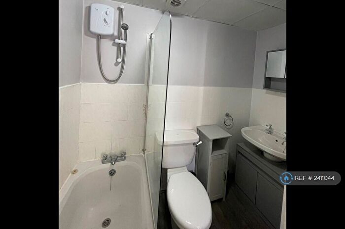 2 Bedroom Flat To Rent In Bournemouth Road, Poole, BH14