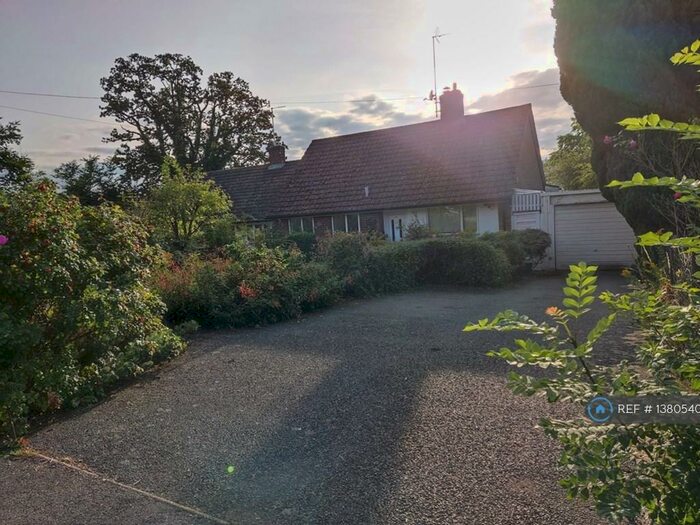 3 Bedroom Bungalow To Rent In College Lane, Hatfield, AL10