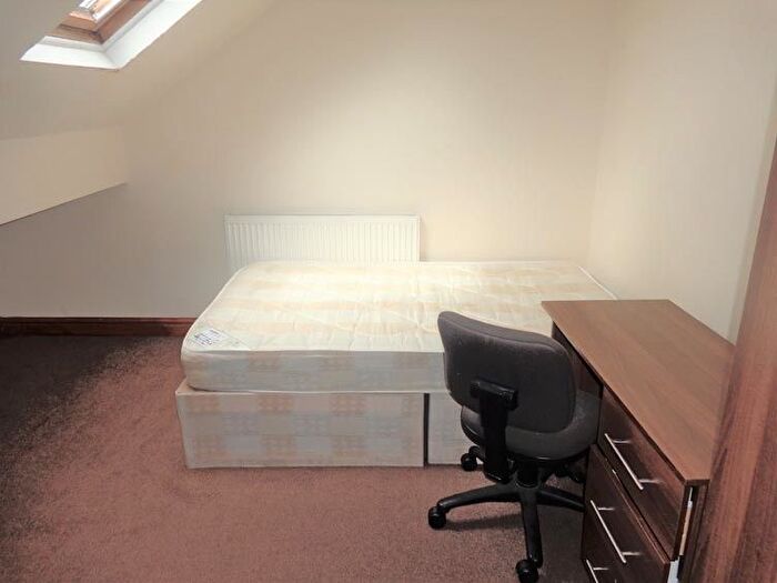 4 Bedroom Semi-Detached House To Rent In Headingley Mount, Leeds, LS6