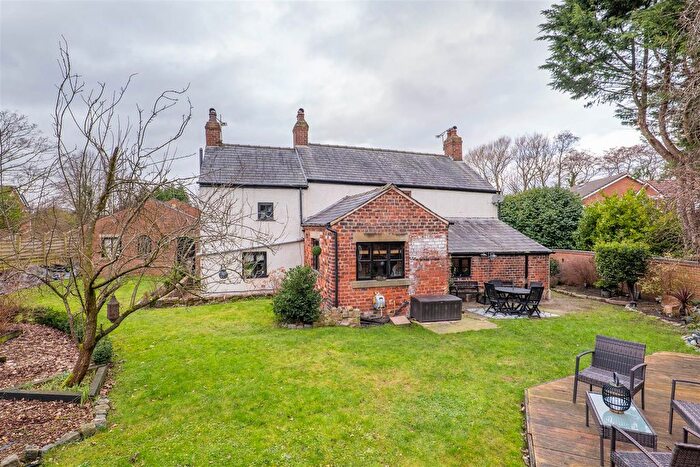 4 Bedroom Detached House For Sale In Leyland Lane, Leyland, PR25