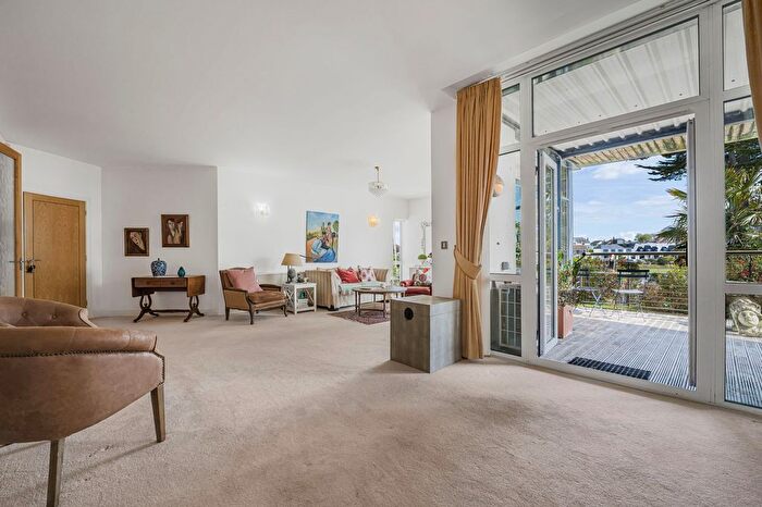 3 Bedroom Flat For Sale In Y Cerigos, The Knapp, Barry, CF62