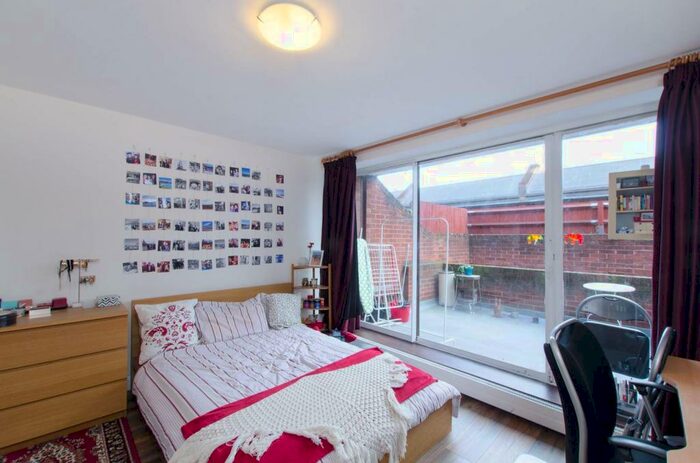 4 Bedroom Flat To Rent In Polygon Road, Somers Town, London, NW1