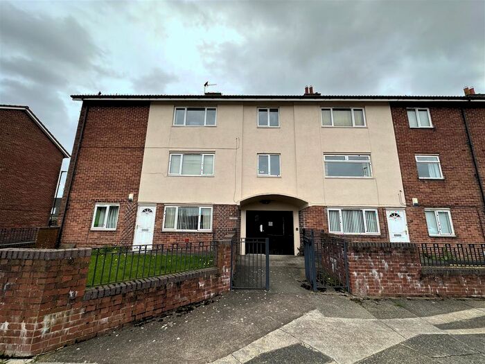 2 Bedroom Flat To Rent In Stoneleigh Avenue, Longbenton, Newcastle Upon Tyne, NE12