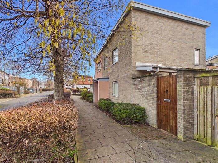 2 Bedroom Flat For Sale In July Courtyard, The Staiths, Gateshead, NE8