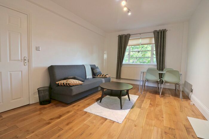 2 Bedroom Flat To Rent In Gunnersbury Court, Bollo Lane, London, W3