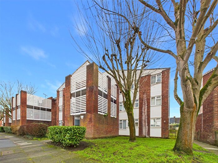 2 Bedroom Flat To Rent In Lambert Avenue, Surrey, TW9