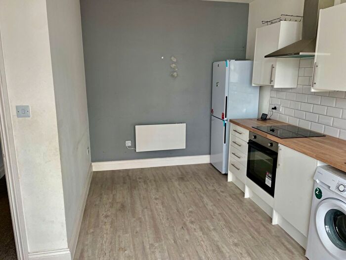 2 Bedroom Flat To Rent In York Road, Southend-On-Sea, SS1