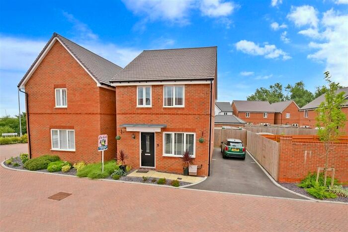 3 Bedroom Detached House For Sale In Raven Close, Martello Lakes, Hythe, Kent, CT21