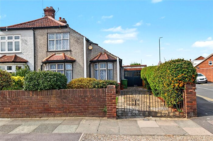 3 Bedroom Semi Detached House For Sale In Belvedere Road, Bexleyheath, DA7