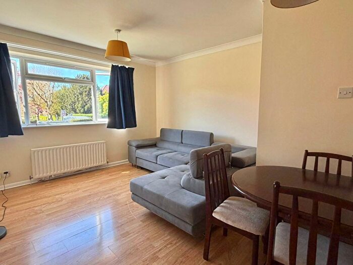 2 Bedroom Flat To Rent In Radcliffe Square, London, SW15