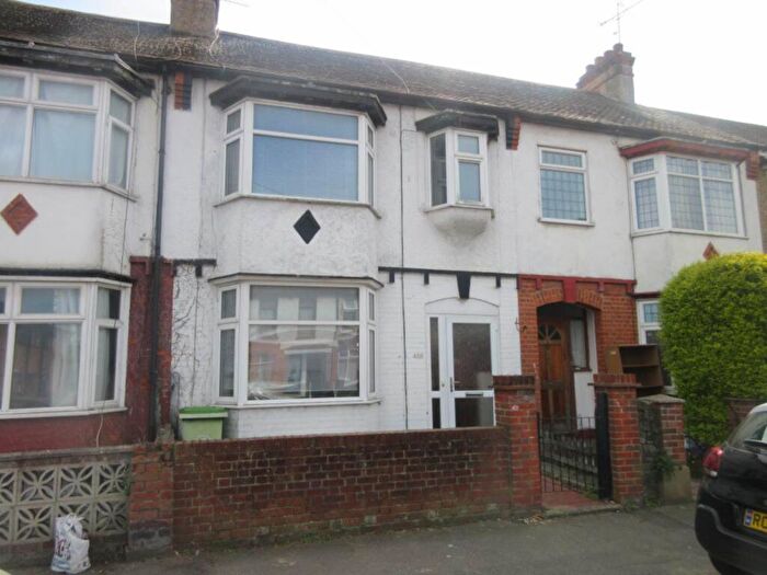 3 Bedroom Terraced House To Rent In Fairfax Drive, SS0