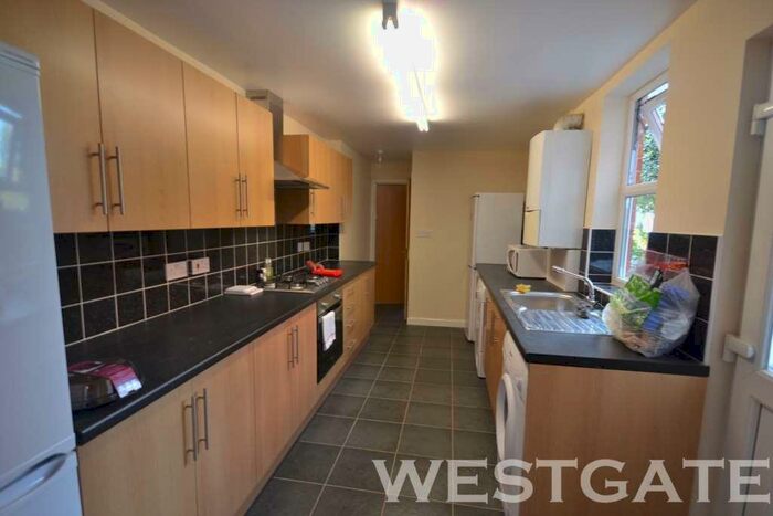 5 Bedroom Terraced House To Rent In Donnington Road, Reading, RG1