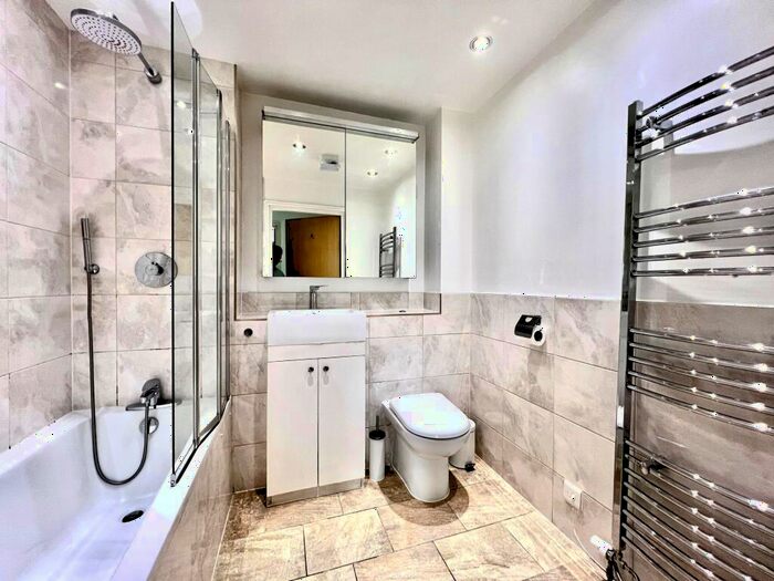 2 Bedroom Flat To Rent In Iceni Court, Bow, E3