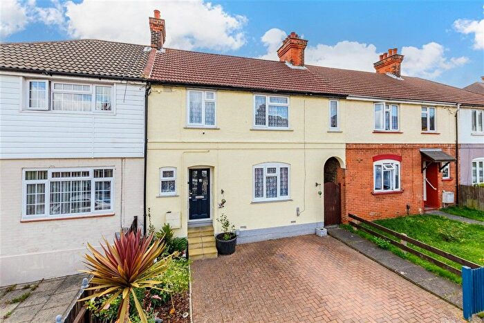 3 Bedroom End Terrace House For Sale In Buller Road, Chatham, Kent, ME4