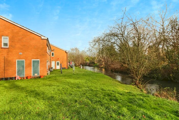 1 Bedroom Flat For Sale In The Island, West Drayton, UB7