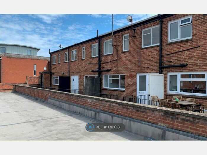 3 Bedroom Flat To Rent In High Street, Alton, GU34