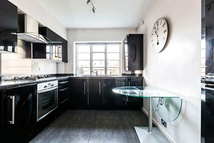 2 Bedroom Flat To Rent In Ossulton Way, East Finchley, London, N2