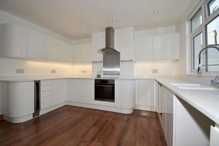 4 Bedroom Semi-Detached House To Rent In Polwithen Road, Penryn, TR10