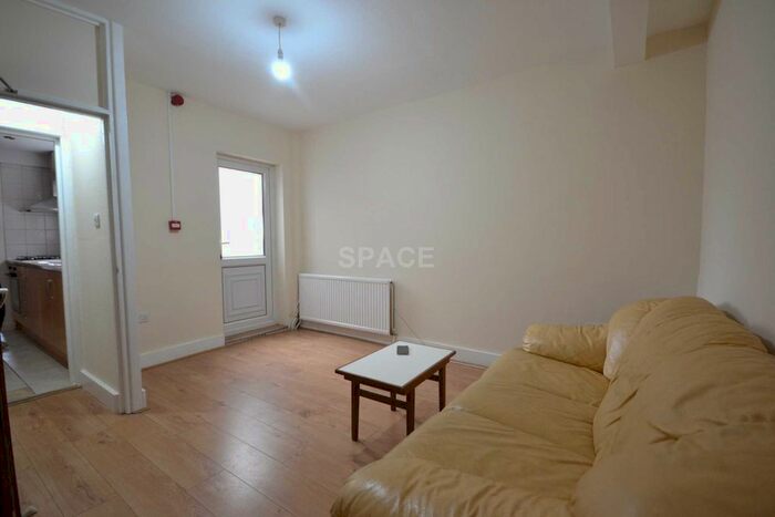 4 Bedroom Terraced House To Rent In St Peters Road, Reading, Berkshire, RG6