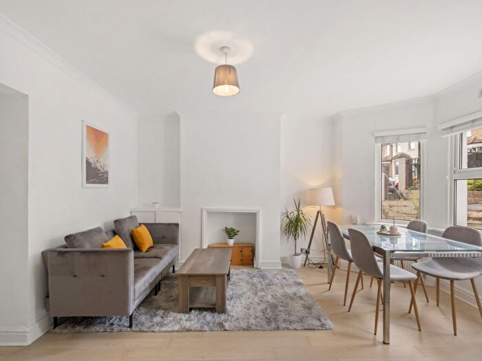 2 Bedroom Flat For Sale In Ronver Road, London, SE12