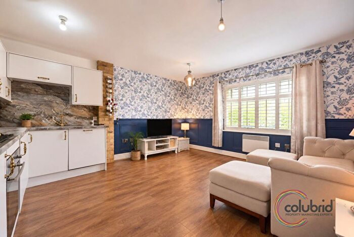 2 Bedroom Flat For Sale In Victoria Court, Victoria Road, Stanford-Le-Hope, SS17
