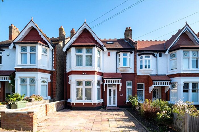 4 Bedroom Detached House To Rent In Braxted Park, London, SW16