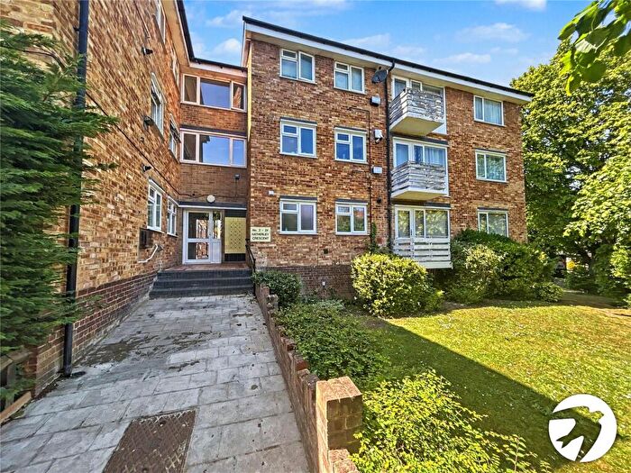 2 Bedroom Flat For Sale In Hatherley Crescent, Sidcup, Kent, DA14