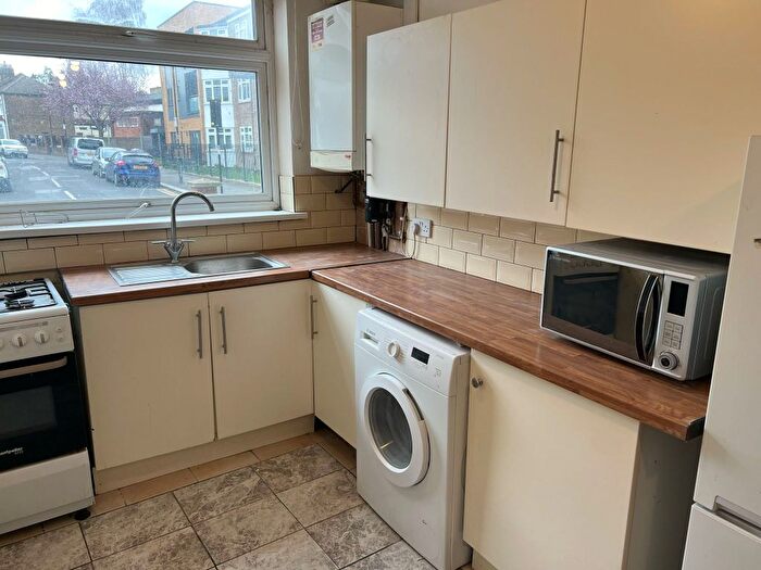 3 Bedroom Flat To Rent In St Mary Road, Walthamstow, E17