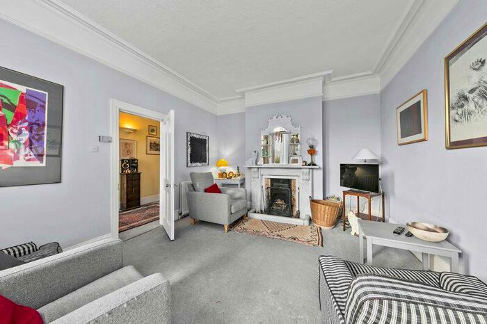 4 Bedroom Detached House For Sale In Lower Teddington Road, Hampton Wick, KT1