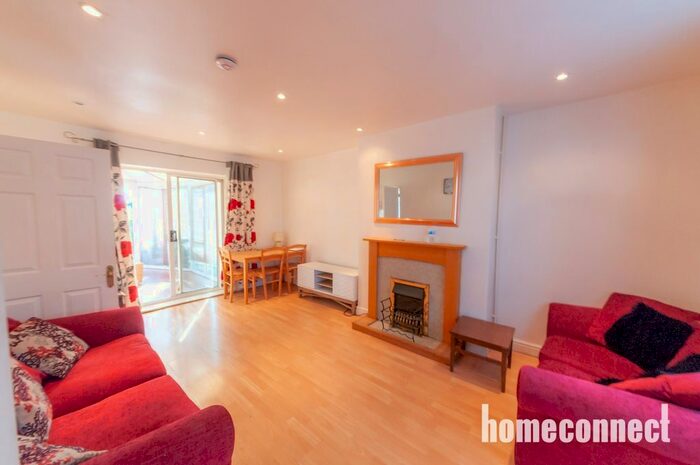 3 Bedroom Semi-Detached House To Rent In Whitings Road, Barnet, EN5