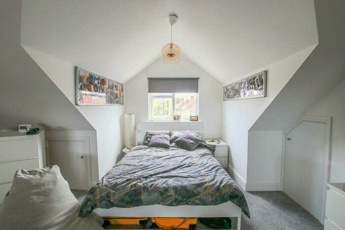 Flat To Rent In Central Avenue, Wallington, SM6