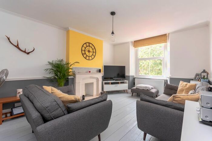 1 Bedroom Flat To Rent In Water Street, Martock, TA12