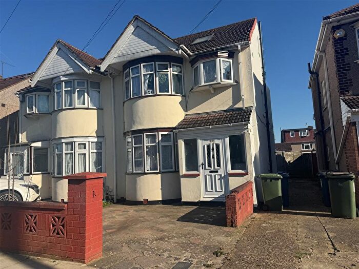 4 Bedroom Semi-detached House To Rent In Kenmore Avenue, Harrow, HA3