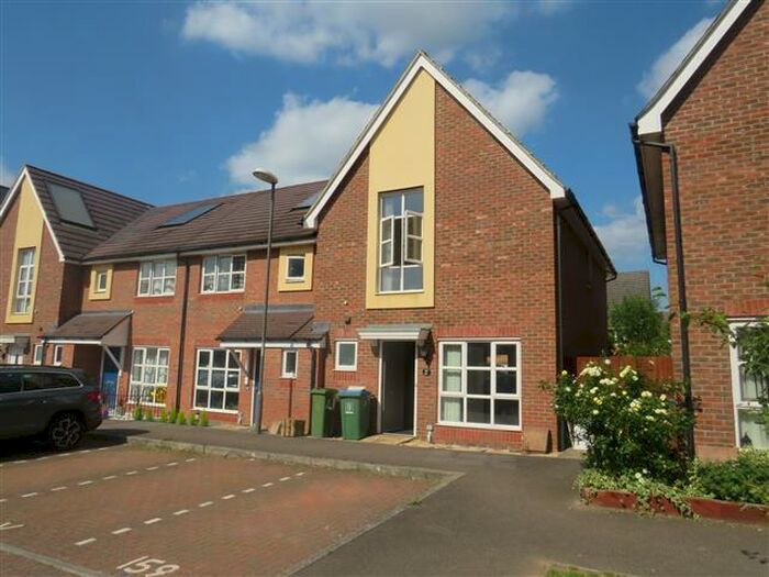3 Bedroom End Of Terrace House To Rent In Fuggle Drive, Aylesbury, HP21
