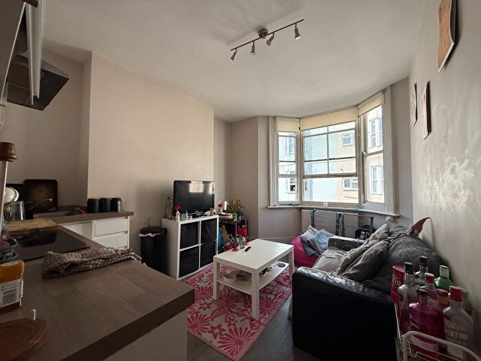 3 Bedroom Flat To Rent In Lansdowne Street, Hove, BN3