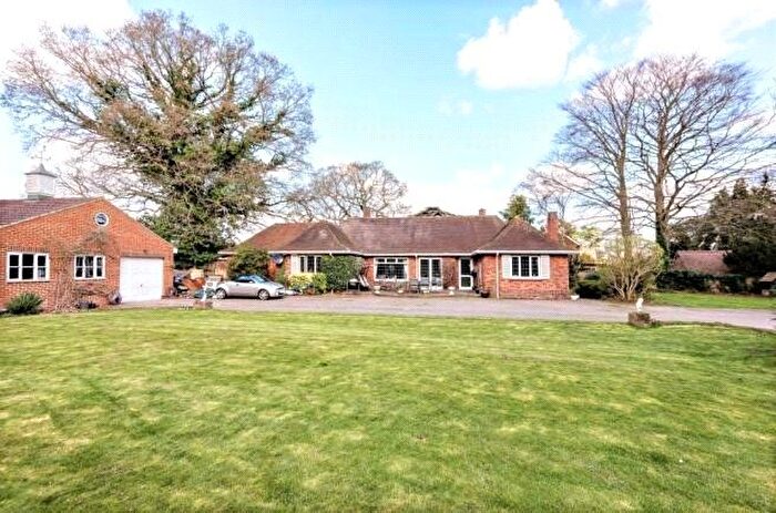 5 Bedroom Bungalow To Rent In Ashford Road, Staines-Upon-Thames, Surrey, TW18