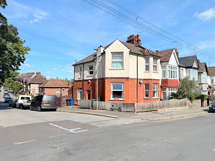 2 Bedroom Flat For Sale In Capel Road, Barnet, EN4