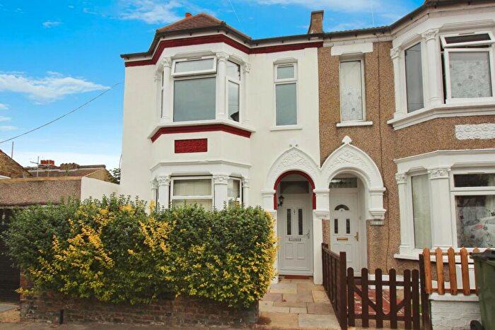 3 Bedroom House To Rent In Bostall Lane, London, SE2