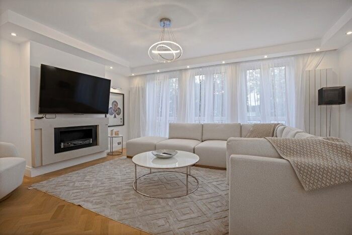 4 Bedroom Town House To Rent In St Mary Abbots Terrace, London, W14