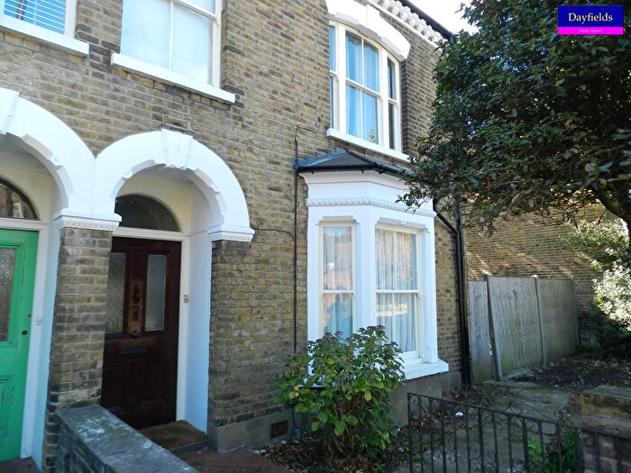 2 Bedroom Flat For Sale In Cecil Road, Enfield, EN2