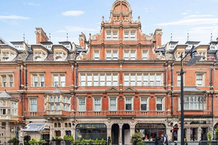 3 Bedroom Flat To Rent In Duke Street, London, W1K