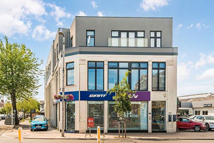 2 Bedroom Flat For Sale In Radnor Road, Twickenham, TW1