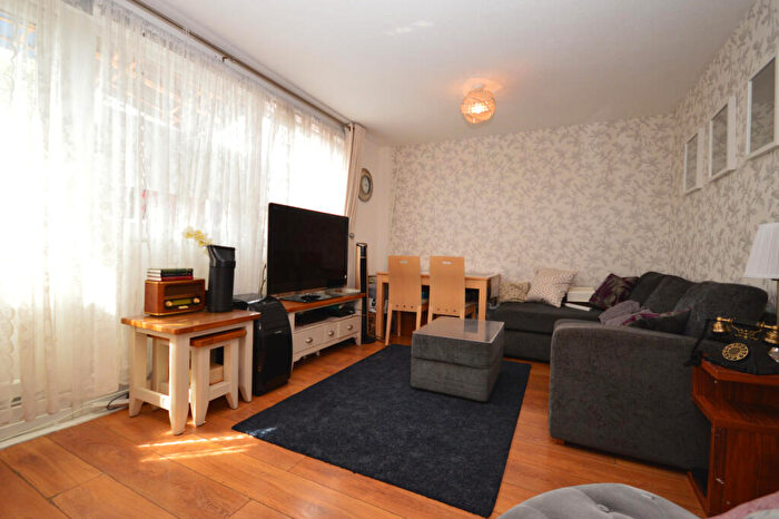 3 Bedroom Maisonette To Rent In Lipton Road, Shadwell, E1
