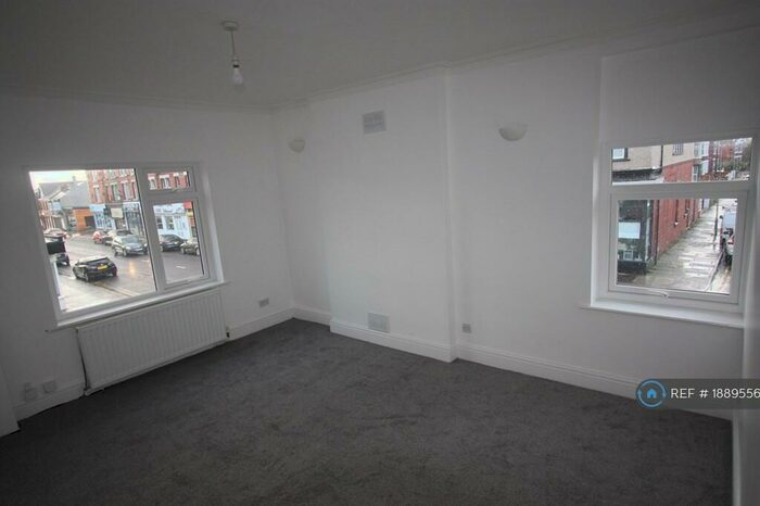 2 Bedroom Flat To Rent In Sandiways Road, Wirral, CH45