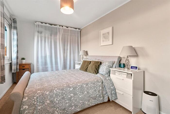 3 Bedroom End Of Terrace House For Sale In Barrs Terrace, Dumbarton, G82