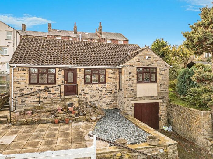 3 Bedroom Detached Bungalow For Sale In Elm Street, Skelmanthorpe, Huddersfield, HD8