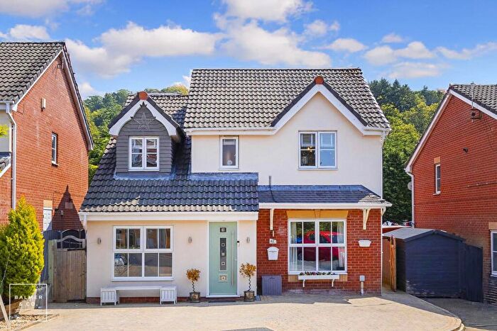 4 Bedroom Detached House For Sale In Wayfarers Drive, Tyldesley, M29