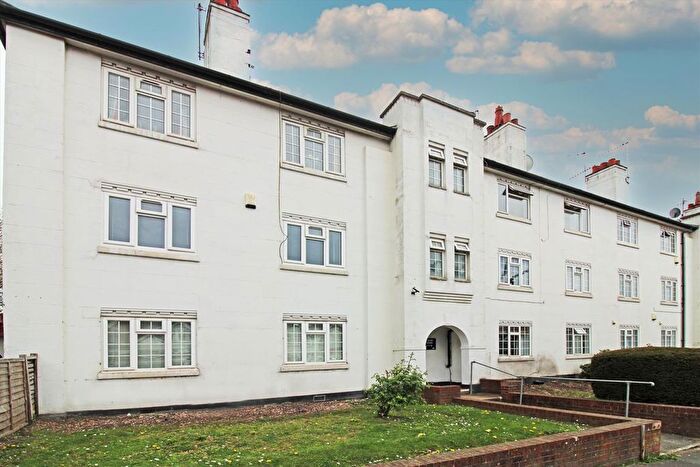 2 Bedroom Flat To Rent In Rosebank Gardens, London, W3