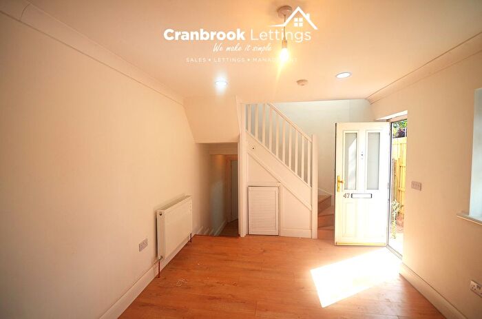 2 Bedroom End Of Terrace House To Rent In Cranbrook, IG1